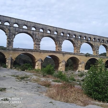 Proche Uzes Petit Gite Avec Grande Cuisine D'Ete Et Piscine Saint-Siffret Exteriör bild