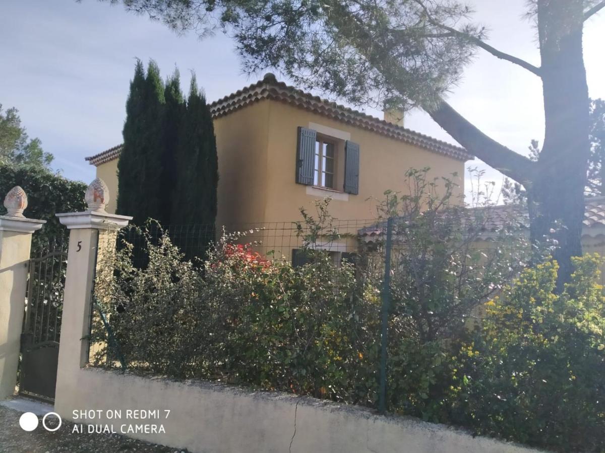 Proche Uzes Petit Gite Avec Grande Cuisine D'Ete Et Piscine Saint-Siffret Exteriör bild