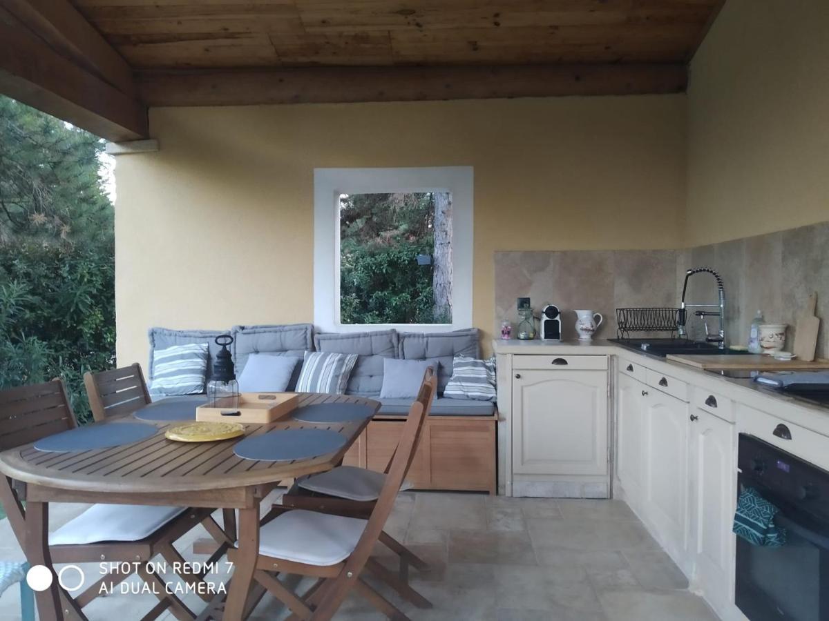Proche Uzes Petit Gite Avec Grande Cuisine D'Ete Et Piscine Saint-Siffret Exteriör bild