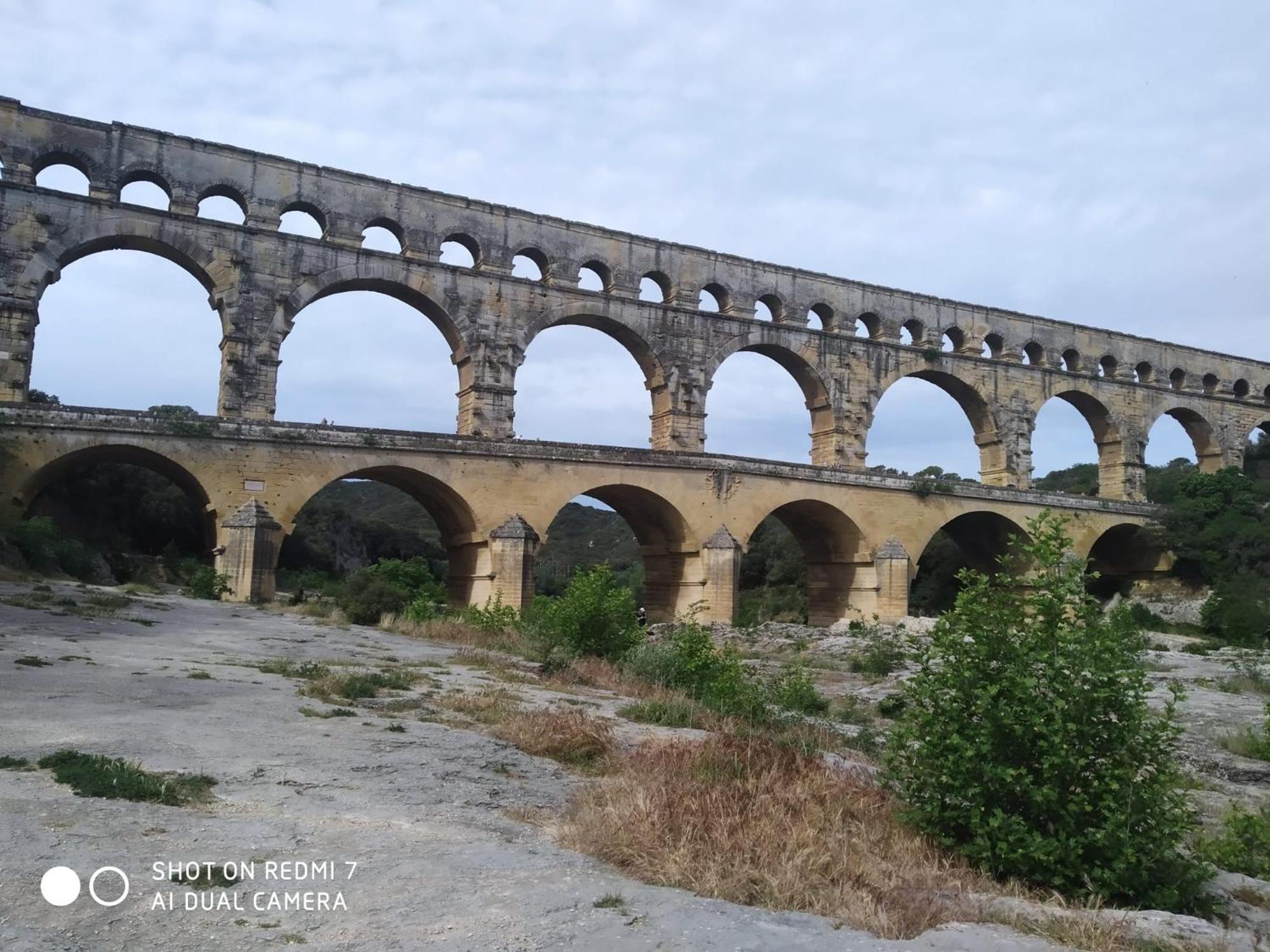 Proche Uzes Petit Gite Avec Grande Cuisine D'Ete Et Piscine Saint-Siffret Exteriör bild