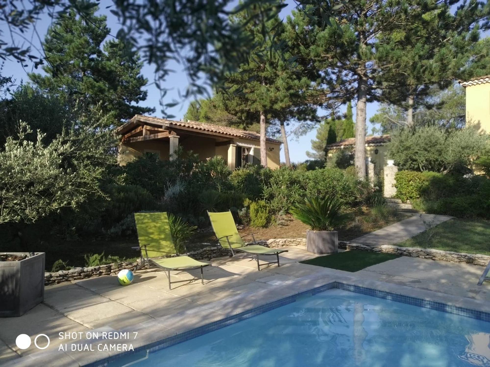 Proche Uzes Petit Gite Avec Grande Cuisine D'Ete Et Piscine Saint-Siffret Exteriör bild